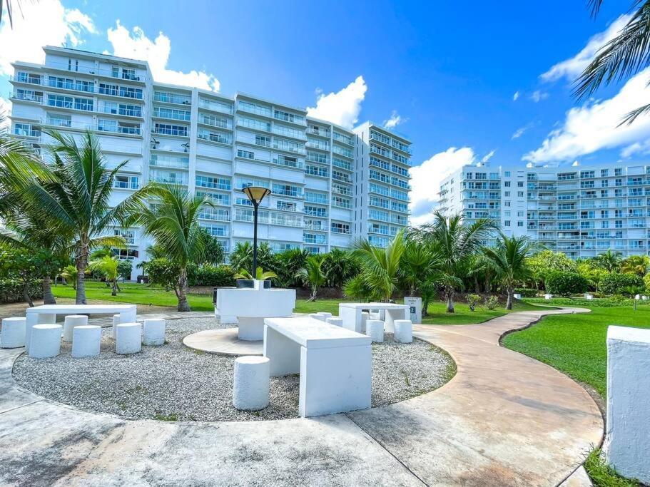 Punta Me Luxury Apartments Ocean View & Beach Front In Amara Cancún Exterior foto